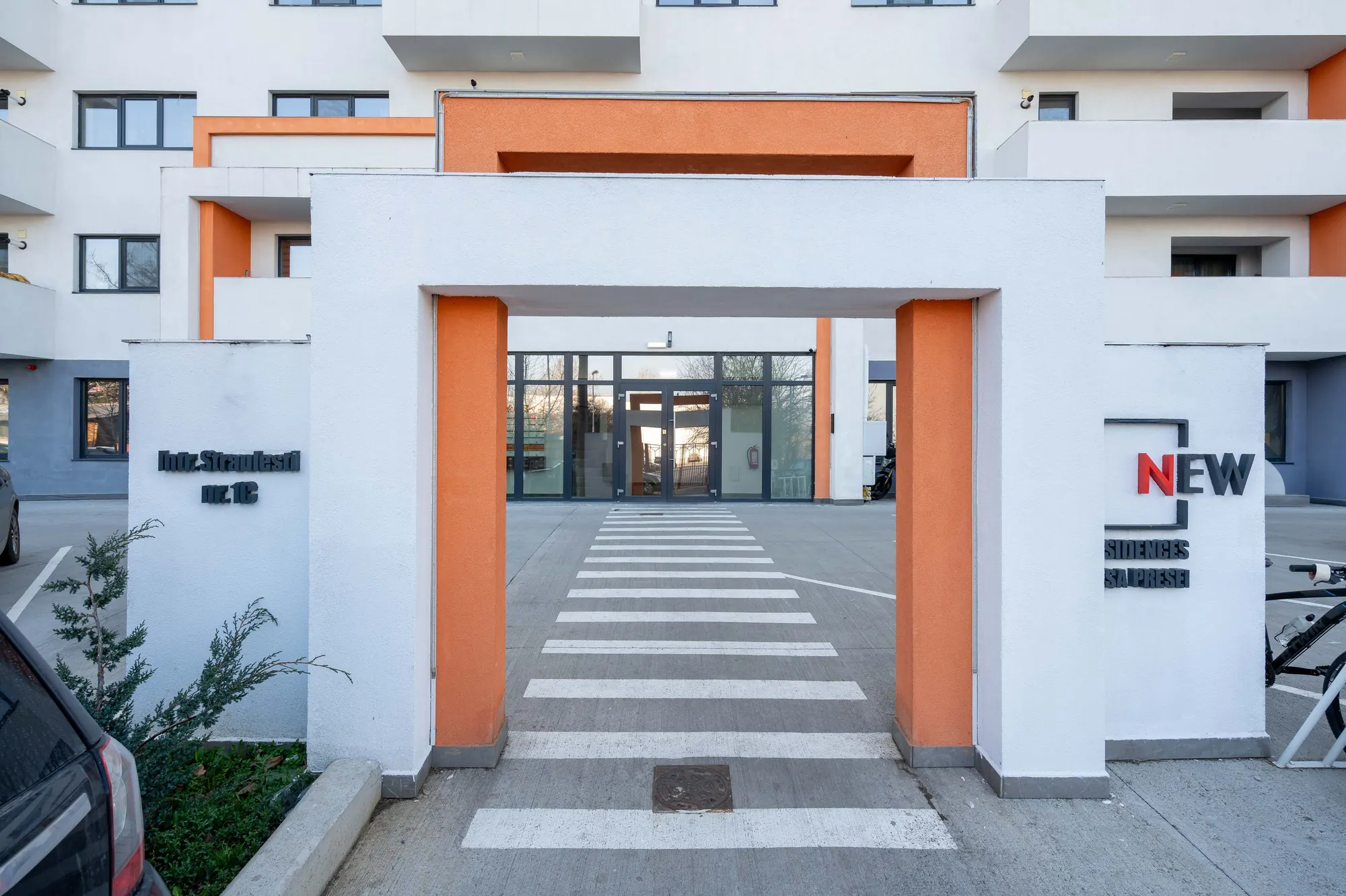 Intrarea pietonală în clădirea New Residences Casa Presei