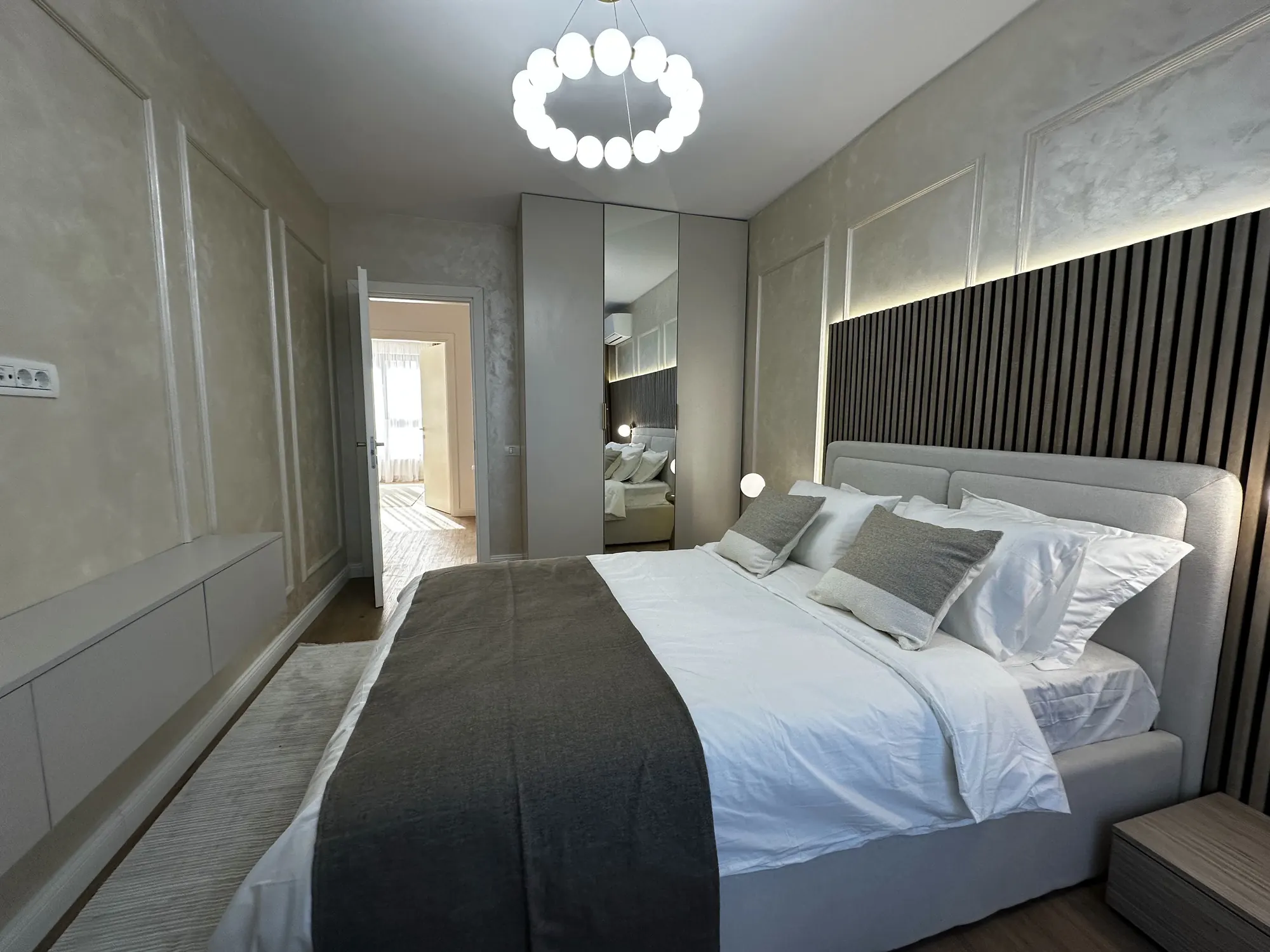 Al doilea dormitor, amenajat, în casa showroom Mogoșoaia II
